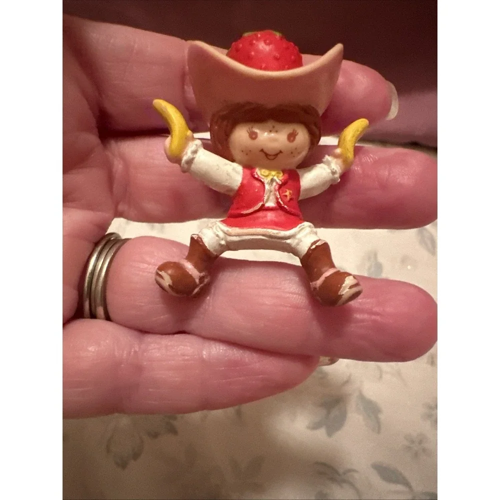 1983 Kenner Strawberry Shortcake on Rockin' Horse Strawberryland Miniatures